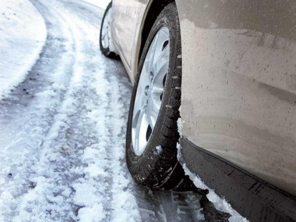 В Новогродовке водитель «Ланоса» не вписался в поворот и опрокинулся