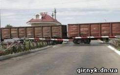 На перегоне Гродовка - Красноармейск поезд сбил мопедиста