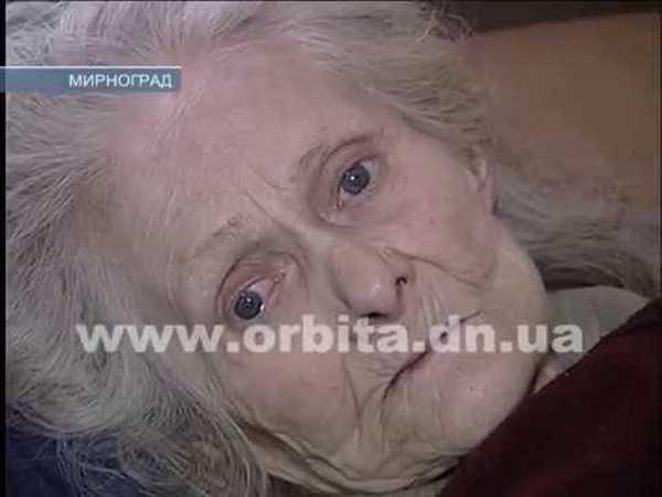 Как в забитой мусором квартире выживает одинокая старушка из Мирнограда