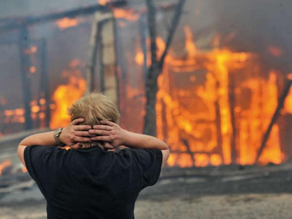Из-за «Ланоса» в Мирнограде выгорели дом, гараж и другие постройки