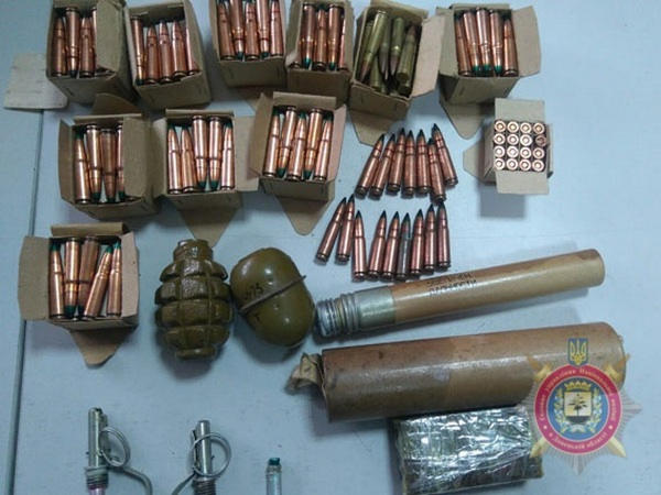 В Новогродовке предотвратили отправку арсенала боеприпасов и гранат