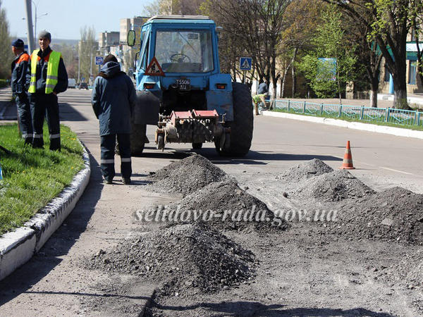 Как ремонтируют дороги в Селидово