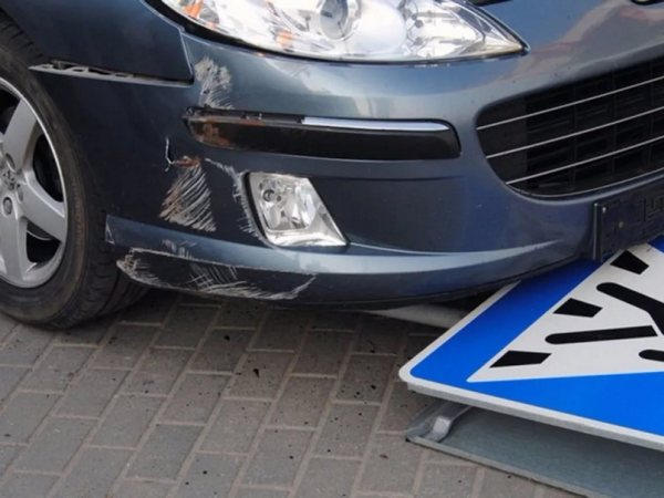 В Покровске пенсионер попал под колеса автомобиля в пешеходной зоне
