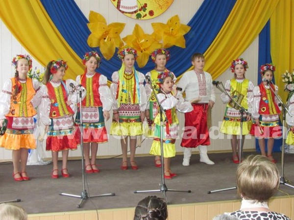 В Покровске прошел фольклорный фестиваль «Фольк-music»