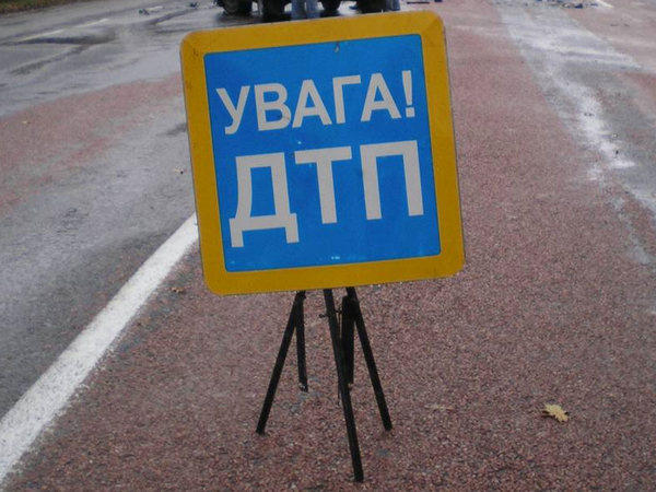 В Покровске не поделили дорогу автомобиль и мотоцикл