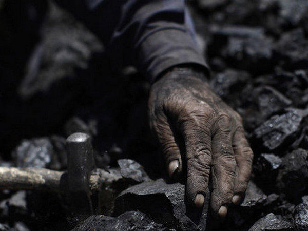 В результате несчастного случая на шахте в Новогродовке один горняк погиб, второй - травмирован