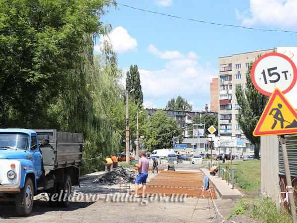В Селидово продолжается капитальный ремонт моста