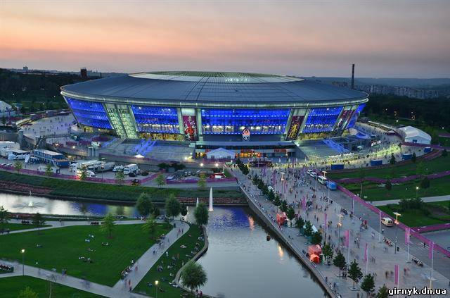 Донбасс Арена с высоты во время матча Англия – Франция (профессиональные фото)