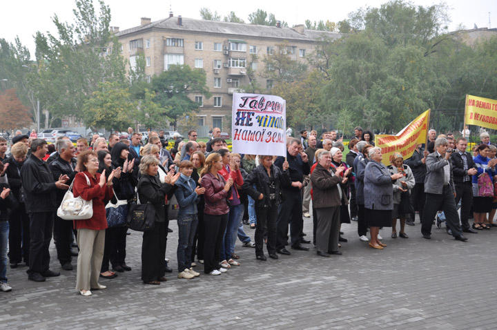 Земельный скандал в Марьинском районе перерос в митинг у здания Донецкой облгосадминистрации (фото + видео)