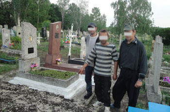 В Красноармейске вынесли приговор гостю города и его знакомой за надругательство над могилами (фото)