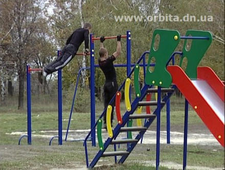 В поселке Шевченко открыли суперсовременнцю спортивную площадку (фото + видео)