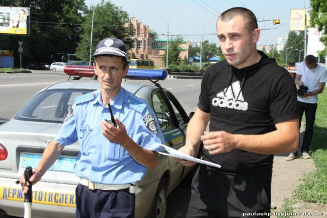 В Донецке журналисту "Дорожного контроля" ГАИшники сожгли автомобиль! (видео)