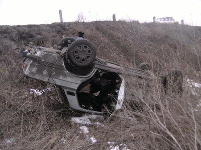По пути из Красноармейска "жигули" перевернулись и убили двух пенсионеров (фото)