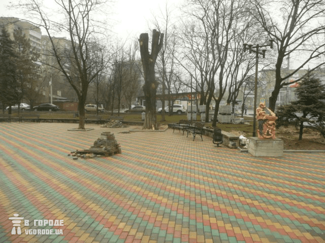 В Донецке появились Буратино, Котигорошко и Карабас Барабас (фото)