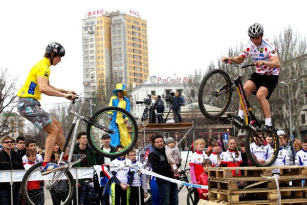 Велосипедист из Красноармейска прыгает выше и дальше всех в Украине (фото)