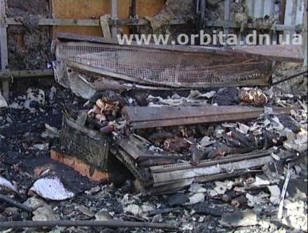 В Красноармейске сгорел продуктовый магазин (фото + видео)