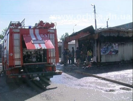 В Красноармейске сгорел продуктовый магазин (фото + видео)
