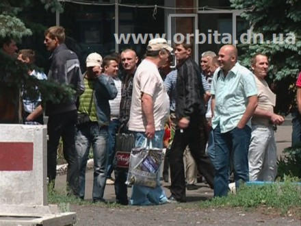 В Димитрове шахтеры начали забастовку (фото + видео)