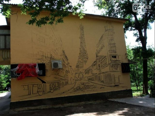 В центре Донецка появилась Эйфелева башня (фото)