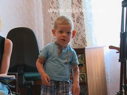 Трехлетнему ребенку из Димитрова срочно нужна ваша помощь (фото + видео)