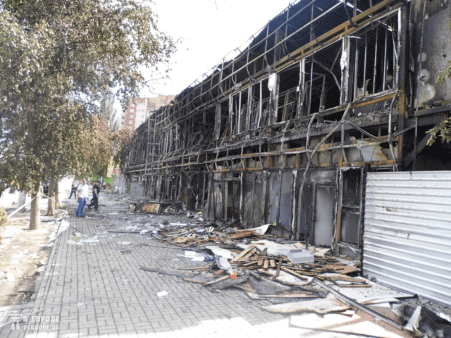 Вот все, что осталось от сгоревшего торгового центра в Донецке (фото)