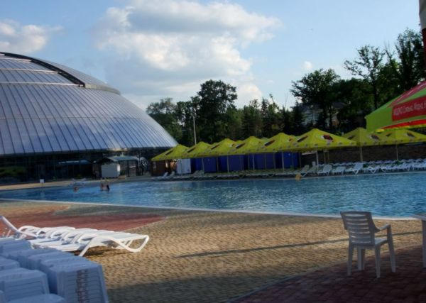 В парке Щербакова открылась летняя зона отдыха с бассейном (фото + цены)