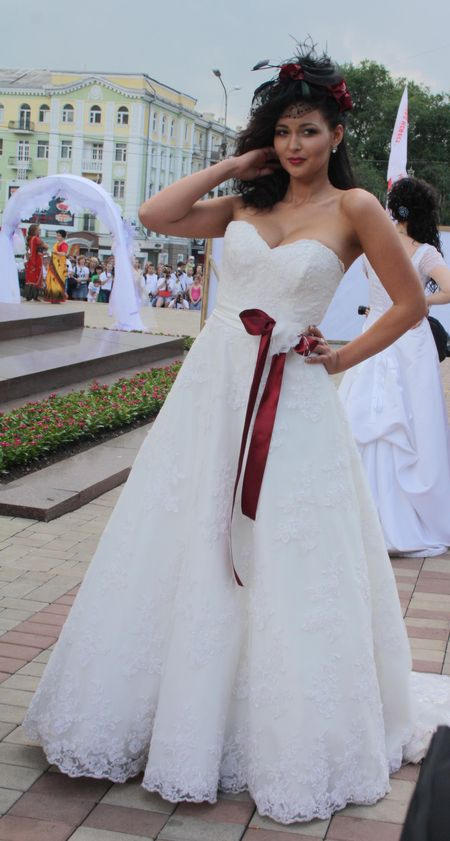 Самые необычные свадебные платья на параде невест в Донецке (фото)
