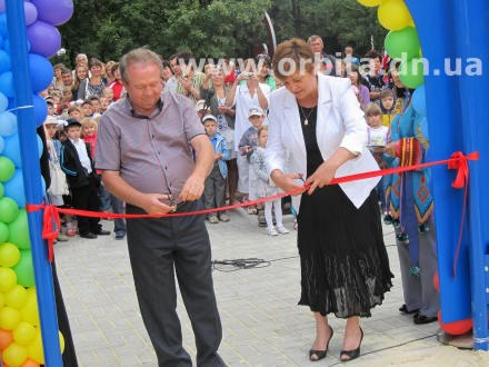 В Красноармейске торжественно открыли детскую площадку (фото + видео)