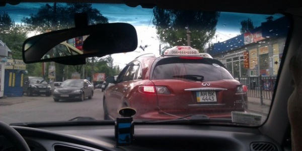 "Бедные" донецкие таксисты ездят на авто за полмиллиона гривен (фото)