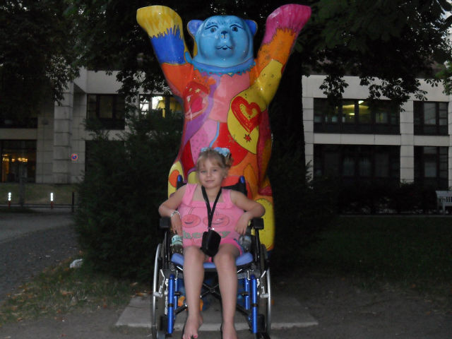 Добрые люди подарили 7-летней красноармейчанке надежду на жизнь (фото)