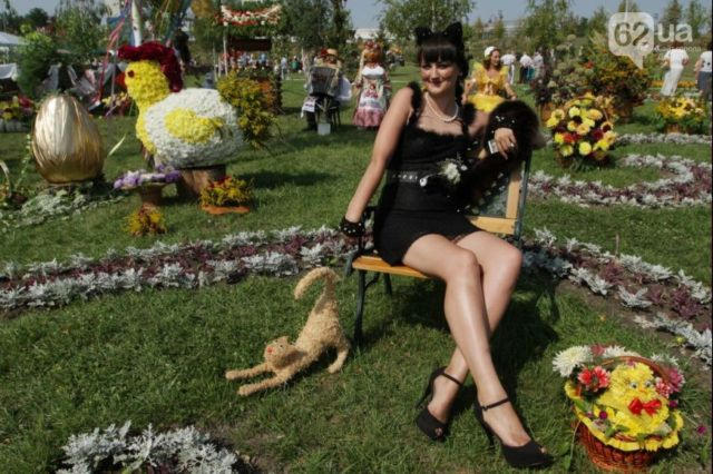 В Донецке прошла масштабная "сказочная" выставка цветов (фото)