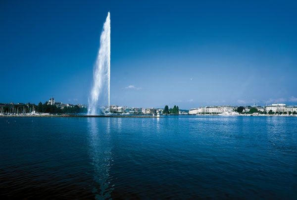 В парке Щербакова вместо легендарного фонтана установили огромную банку "Пепси" (фото)