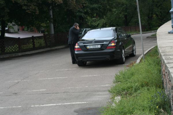 Донецкий борец с коррупцией ездит на автомобиле стоимостью миллион гривен