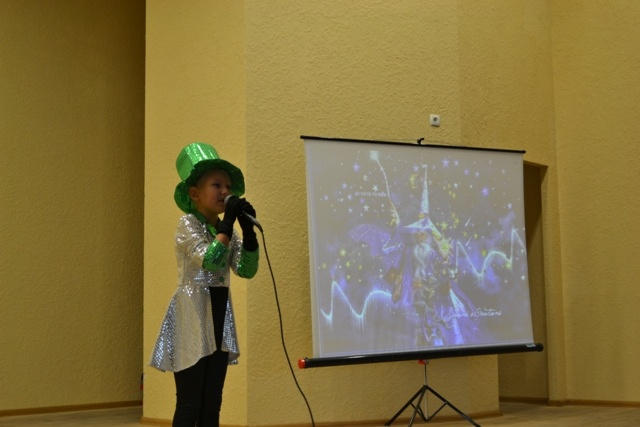 Студенты Красноармейского педучилища подарили педагогам праздничный концерт (фото)
