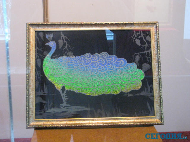 Донецкий умелец создает уникальные 3D-картины на стекле (фото)