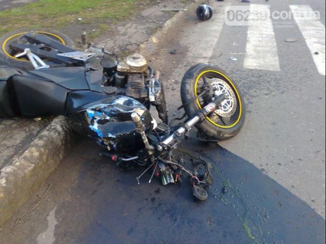 В Димитрове спортивный мотоцикл протаранил "жигули" (фото)