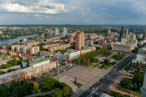 Великолепие панорам Донецка, открывающихся с крыши городской высотки (фото)