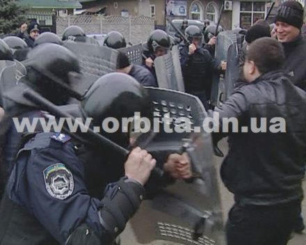 В Красноармейске милиция готовится к подавлению массовых беспорядков (фото + видео)