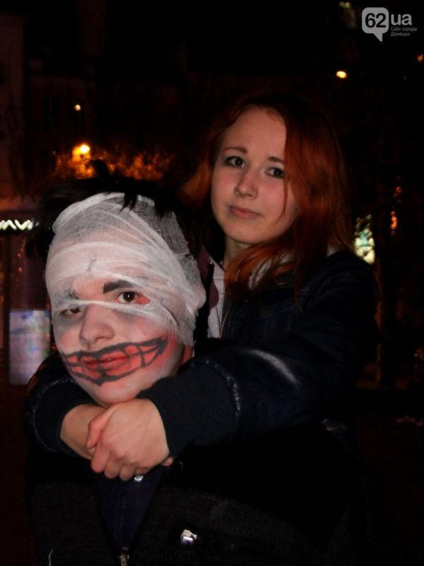 Хэллоуин в Донецке: вампиры, ведьмы, зомби и мертвые солдаты (фото + видео)