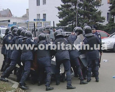 В Красноармейске милиция готовится к подавлению массовых беспорядков (фото + видео)