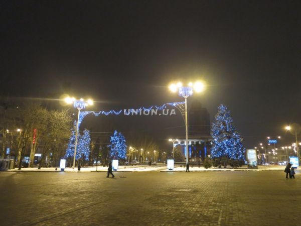 Как выглядит главная новогодняя елка Донецка (фото)