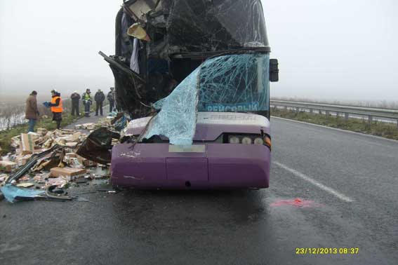 В Красноармейском районе попал в ДТП международный автобус с пассажирами: двое травмированы, один погиб (фото)