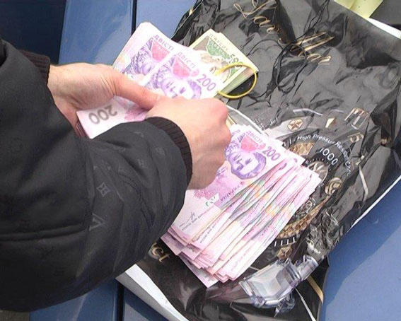 Молодая пара из Димитрова продала родную дочь за 72 тысячи гривен (фото, видео)