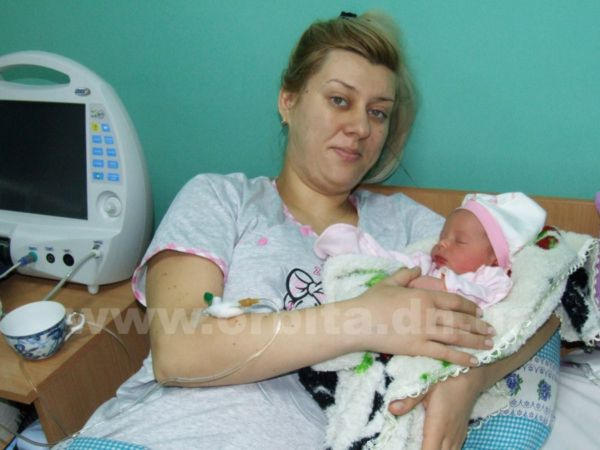 Первой в 2014 году в Красноармейске родилась девочка (фото, видео)