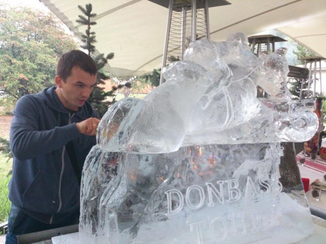 Мастер из Донецка может все что угодно превратить в лед (фото, видео)