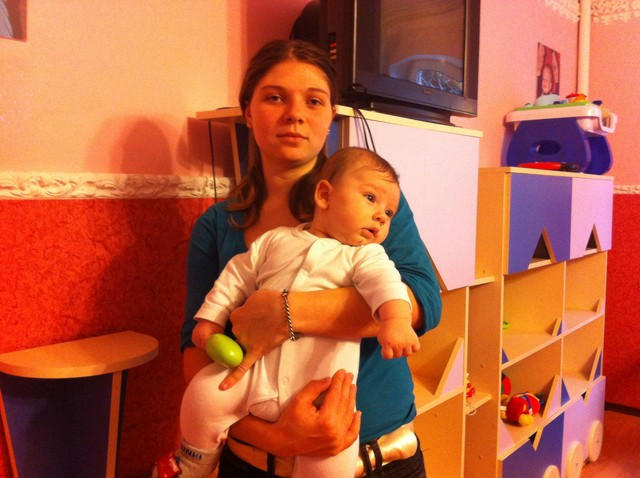 Донецкий центр матери и ребенка помогает избежать социального сиротства (фото)