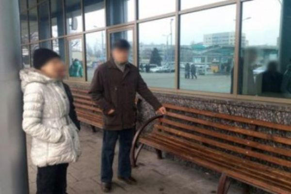 Жительница Новогродовки искусно залезла в штаны донецкому пенсионеру, чтобы украсть два мобильных телефона (фото)