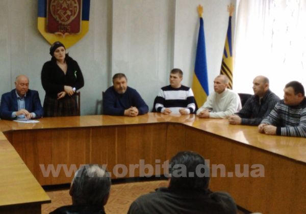 В Красноармейске требуют отставки исполняющей обязанности городского головы Галины Гарильченко (фото, видео)