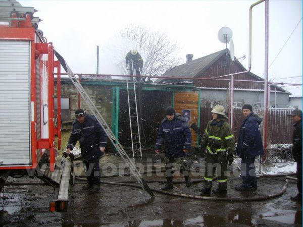 Пожар в Красноармейске нанес ущерб в размере 100 тысяч гривен (фото, видео)