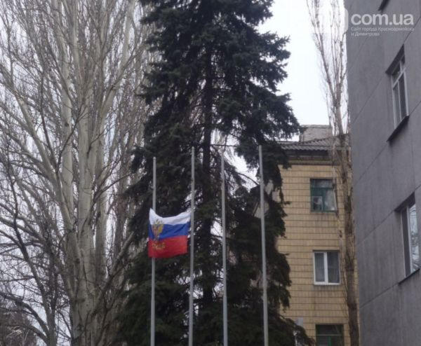 В Красноармейске митингующие подняли флаг России над зданием исполкома (фото, видео)